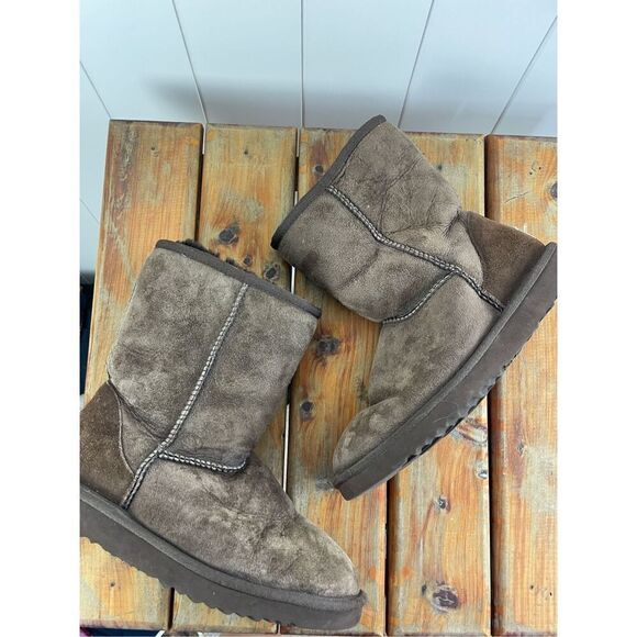 UGG Classic Short 5825 Chestnut Brown Booties Size 7 - Picture 1 of 8